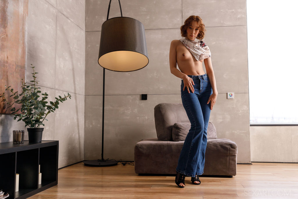 Rea Ready Teases With Jeans And Heels Then Strips For A Sensual Solo Show - Photo 03