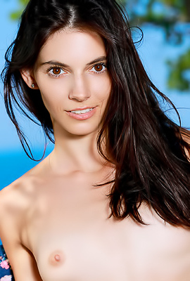 >Hot Girl With Charming Smile Aleksandrina