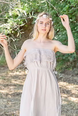 Emily Swan Not Wearing Panties And Her Pussy Bared To The Summer Breeze