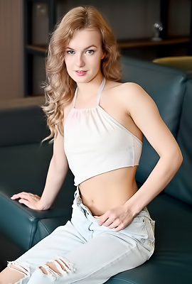 Luna Art With Provocative Body Language