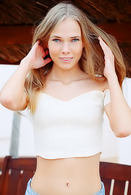 Luise Wriggling Out Of Her Shorts And Spreading Her Long Legs In A Wide Split