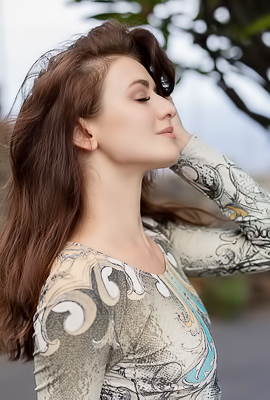 >Elina Love Stunning Beauty Getting Naked Outdoors