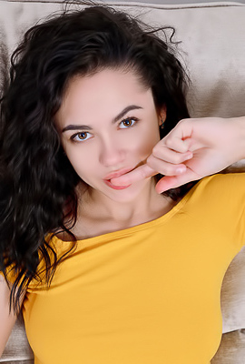 Dzhili Shows Enticing Rear View Of Her Perfect Ass