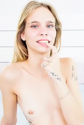 >Erica Candfield Submits To A Disgusted Bulls Commands