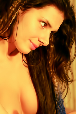 >Baubo H Feels the Glance of Eyes on Her Nude Curves