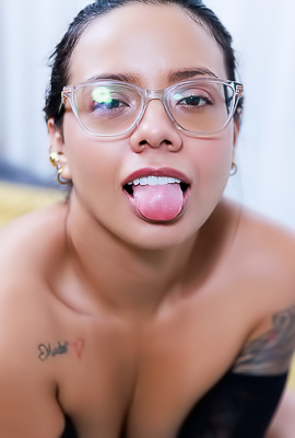 >Maddison Unravels, Pussy Wide and Wicked