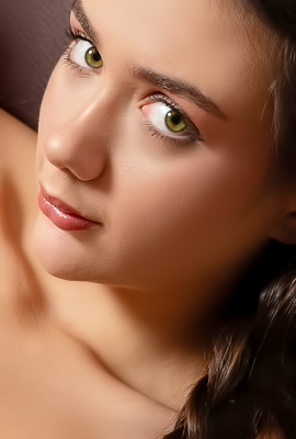 >Vixi Rafis Long Hair Curtsied While She Teased Her Clean Shave