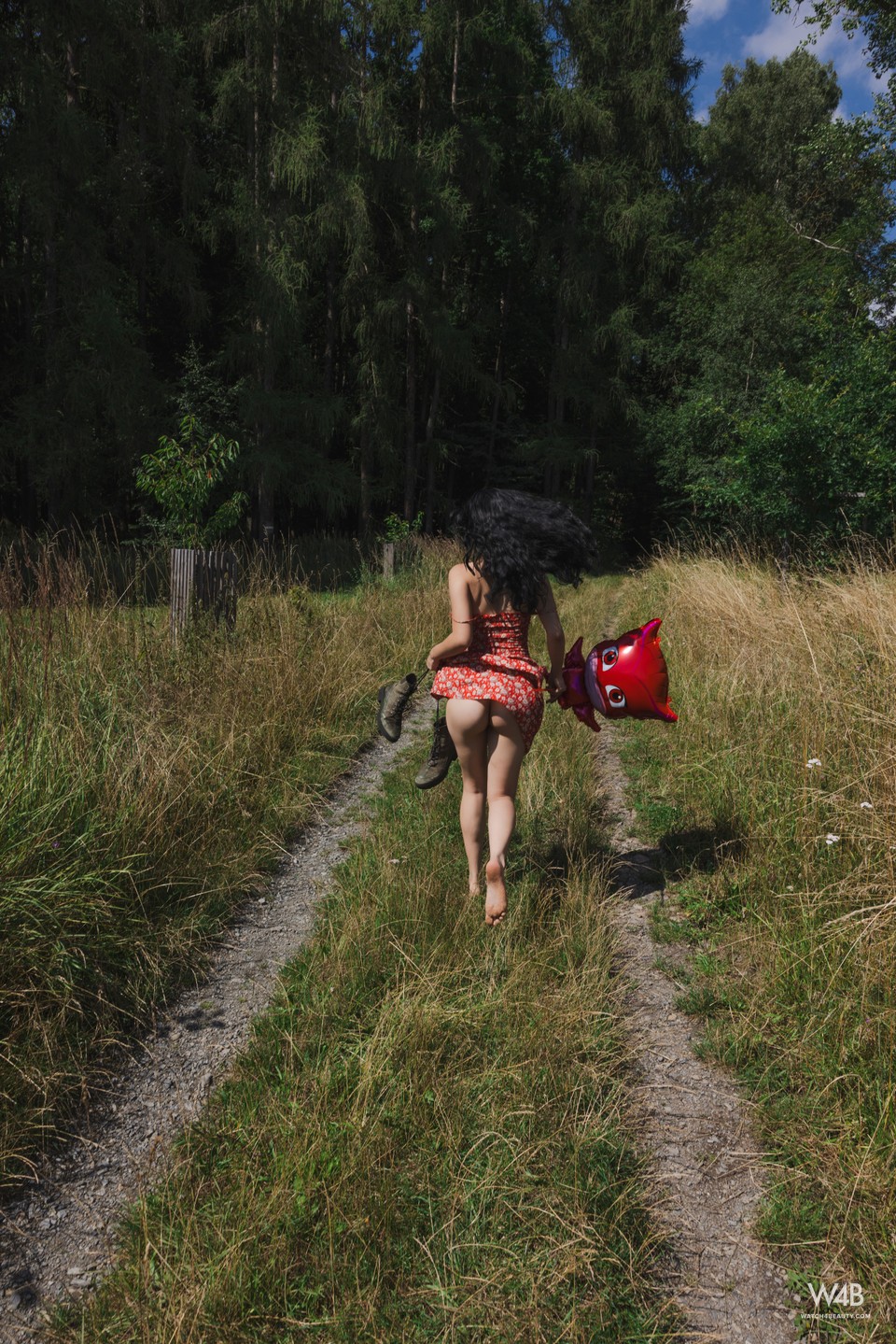 Sally Hunter Strips And Plays With Pussy Outdoors - Photo 10